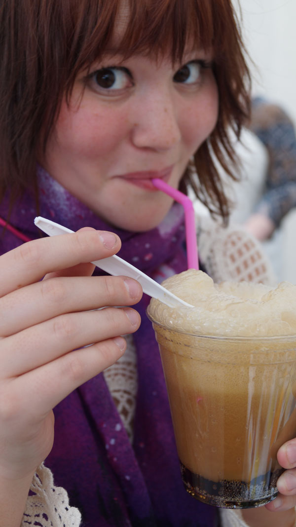 A Socketeer drinks a rootbeer float